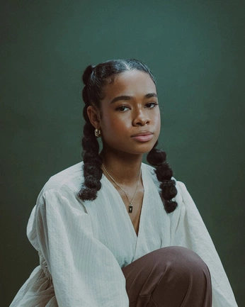 A cover of "Girls" cluster. The owner is ericmadelaine. The cluster consists of 807 elements.