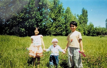 A cover of "nostalgia" cluster. The owner is glitterbomb. The cluster consists of 3 elements.