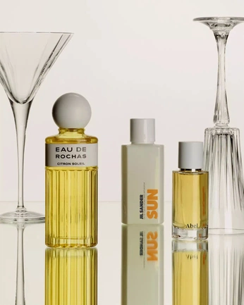 A cover of "FRAGRANCE" cluster. The owner is laurynwylde. The cluster consists of 18 elements.