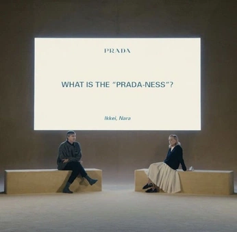 A cover of "f" cluster. The owner is glassing.seri. The cluster consists of 24 elements.