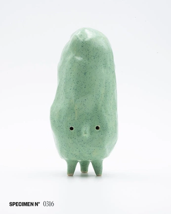 A cover of "Little Guys" cluster. The owner is tadama. The cluster consists of 3 elements.