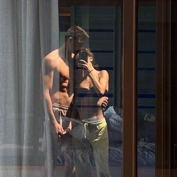 A cover of "Bnb couple" cluster. The owner is tsquared. The cluster consists of 7 elements.