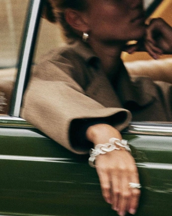 A cover of "NEO RICHE" cluster. The owner is marioogle. The cluster consists of 55 elements.