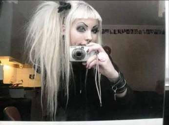 A cover of "Murderotic" cluster. The owner is wlwjetstar. The cluster consists of 23 elements.