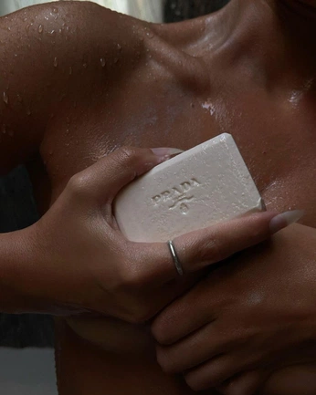 A cover of "Luxury" cluster. The owner is fnerv. The cluster consists of 18 elements.