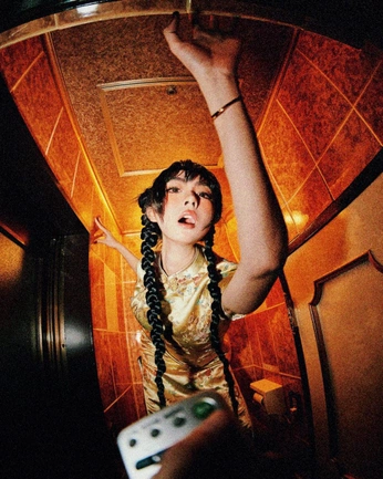 A cover of "Fucked up White dress" cluster. The owner is hemeraphotograph. The cluster consists of 16 elements.