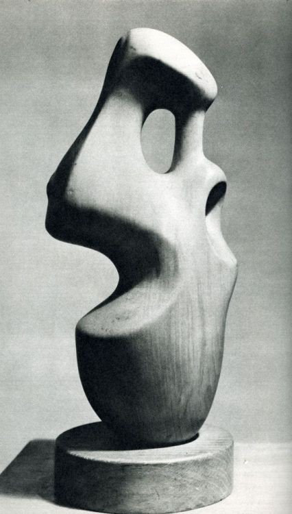 sculpture b and w