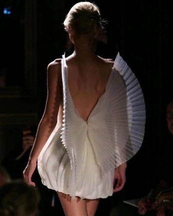 A cover of "fashion" cluster. The owner is am.moide. The cluster consists of 137 elements.