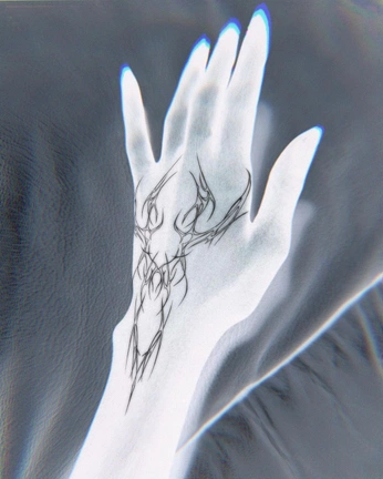 A cover of "Tattoo" cluster. The owner is celiagrandom. The cluster consists of 10 elements.