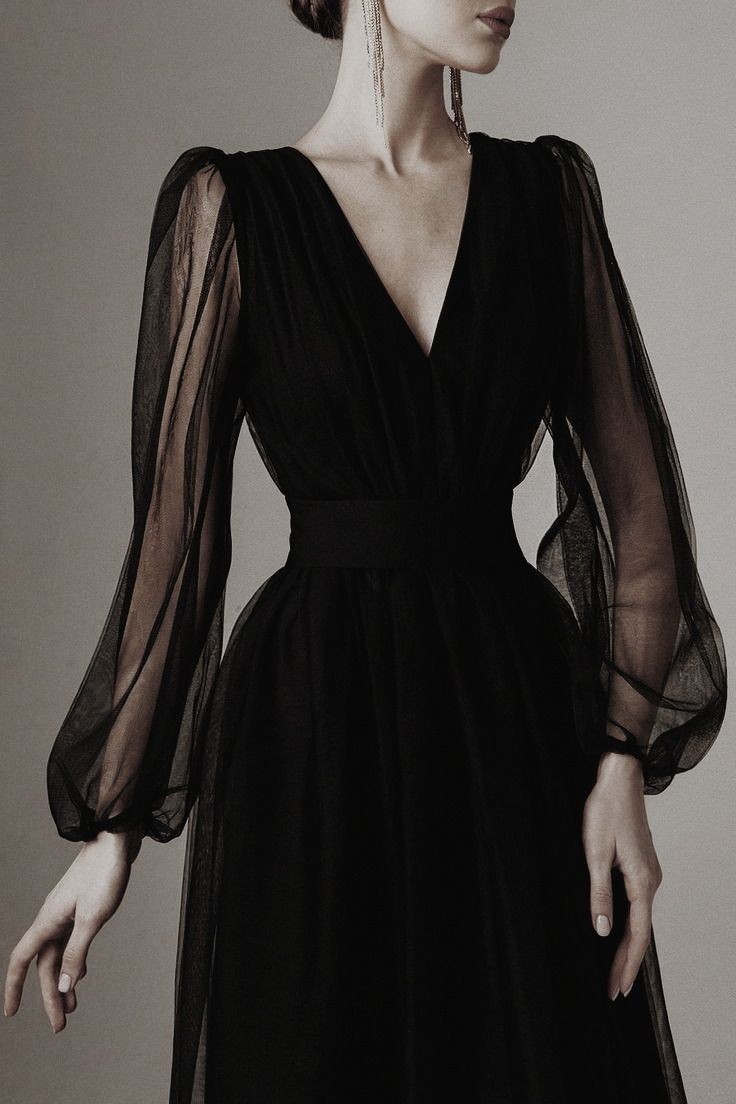 An image added by vintagefashion on Dec 13, 2024. May present: сукня з блискітками, dress, prom dresses, evening gown, clothing.