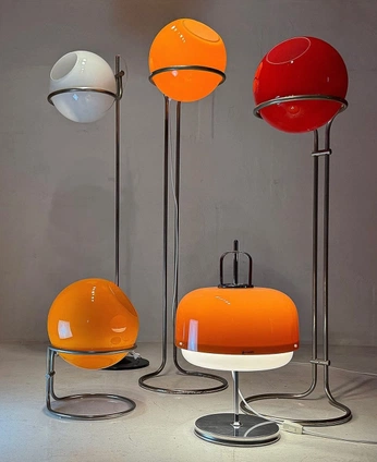 A cover of "soace age interior" cluster. The owner is netana. The cluster consists of 3 elements.