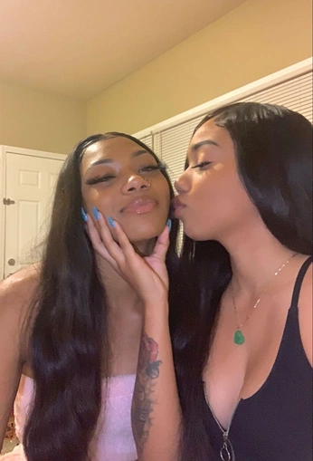 A cover of "wlw" cluster. The owner is sahaarah. The cluster consists of 70 elements.