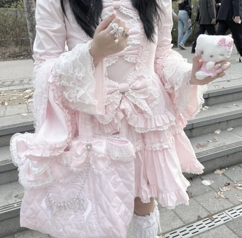 A cover of "girlypop" cluster. The owner is trinitytrinity. The cluster consists of 20 elements.