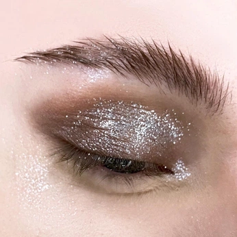 A cover of "looks" cluster. The owner is businesscasual. The cluster consists of 16 elements.