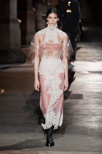 A cover of "BOHO CHIC" cluster. The owner is dukeofru. The cluster consists of 14 elements.