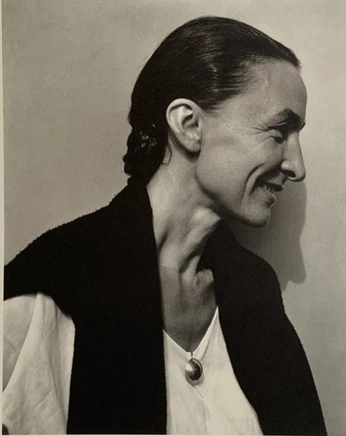 A cover of "S T Y L E" cluster. The owner is sandrina. The cluster consists of 2 elements.