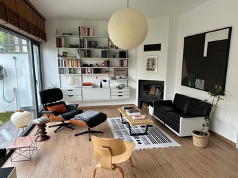 A cover of "APT TOUR" cluster. The owner is fkafoxy. The cluster consists of 5 elements.