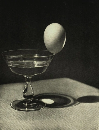 A cover of "b&w" cluster. The owner is sp4c3. The cluster consists of 12 elements.