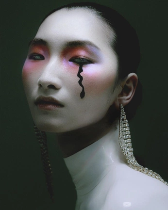 A cover of "make up" cluster. The owner is eloan. The cluster consists of 7 elements.