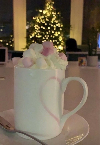 A cover of "pink winter" cluster. The owner is gardeniafaerie. The cluster consists of 81 elements.