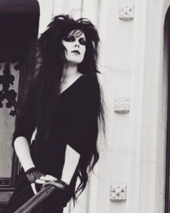 A cover of "goth" cluster. The owner is differentmagpie. The cluster consists of 5 elements.