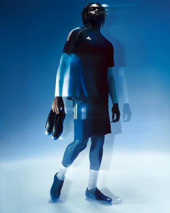 A cover of "adidas shooting" cluster. The owner is iizakaminska. The cluster consists of 8 elements.