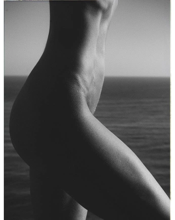 A cover of "Body" cluster. The owner is vanellimel. The cluster consists of 2 elements.