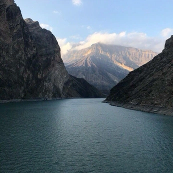 A cover of "By Echoutay" cluster. The owner is defilemagazine. The cluster consists of 18 elements.