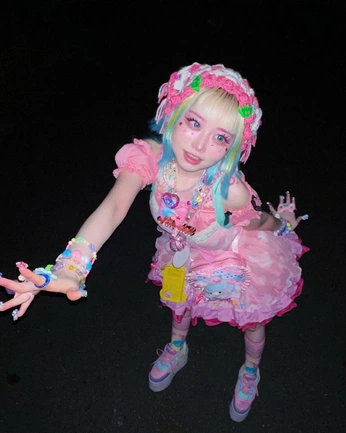 A cover of "Fashion!!☆" cluster. The owner is soofiii. The cluster consists of 3 elements.