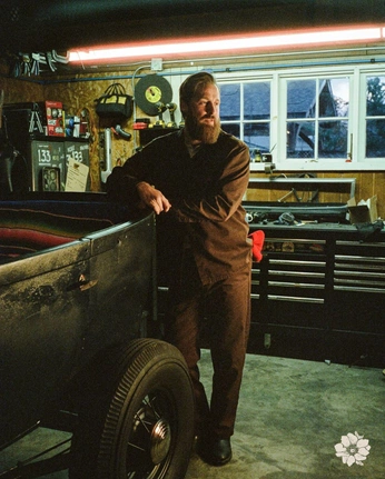 A cover of "Garage Shoot" cluster. The owner is thephotogenius. The cluster consists of 2 elements.