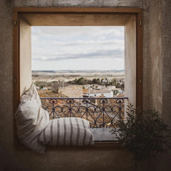 A cover of "Look around" cluster. The owner is vodriian. The cluster description is "It's all about beauty". The cluster consists of 325 elements.