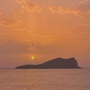 A cover of "random" cluster. The owner is angelinaa. The cluster consists of 42 elements.