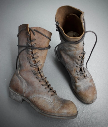 A cover of "shoes" cluster. The owner is arcaiyves. The cluster consists of 4 elements.