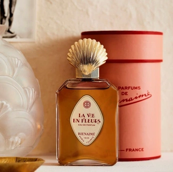 A cover of "smelly delights" cluster. The owner is lalin. The cluster consists of 2 elements.