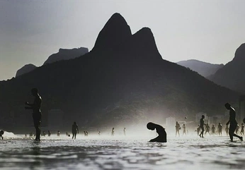 A cover of "Isqueiro" cluster. The owner is rebobina. The cluster consists of 16 elements.