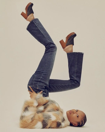 A cover of "Photographers" cluster. The owner is thisisrich. The cluster consists of 112 elements.