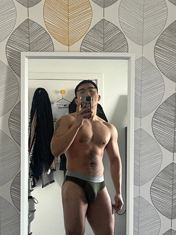 A cover of "Male selfies" cluster. The owner is ozal. The cluster consists of 21 elements.