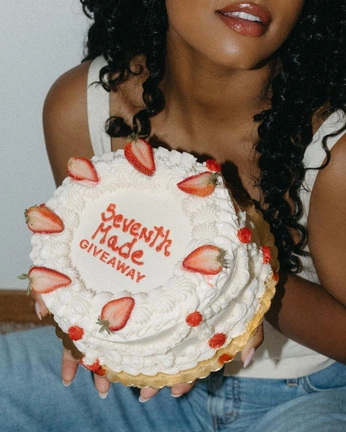 A cover of "bizz" cluster. The owner is meditativeshapes. The cluster consists of 5 elements.