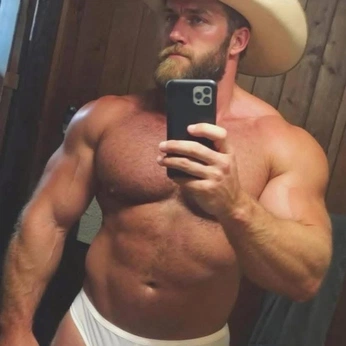 A cover of "Masculinity" cluster. The owner is aarawr. The cluster description is "muscle cis dudes (some suggestive)". The cluster consists of 484 elements.