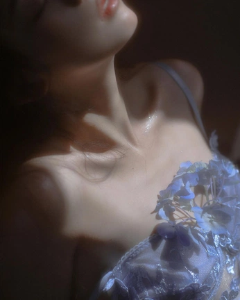 A cover of "Silvermist" cluster. The owner is nostalgelle. The cluster description is ""You came all the way here in the dark? You are a true friend."". The cluster consists of 27 elements.