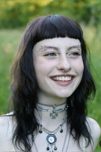 A cover of "jewelry ‍♀️" cluster. The owner is nimviolet. The cluster consists of 2 elements.