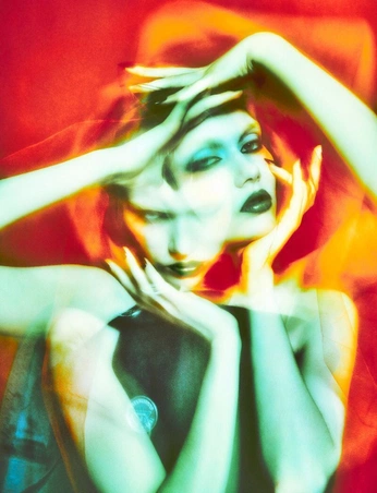 A cover of "shoot" cluster. The owner is mansikarwa. The cluster consists of 2 elements.