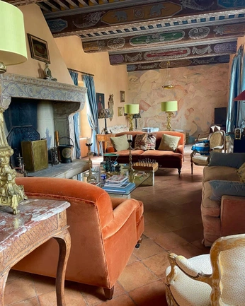 A cover of "Living Grand" cluster. The owner is thepixiecreative. The cluster consists of 5 elements.