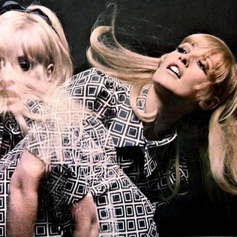 A cover of "pout" cluster. The owner is neopet. The cluster consists of 201 elements.