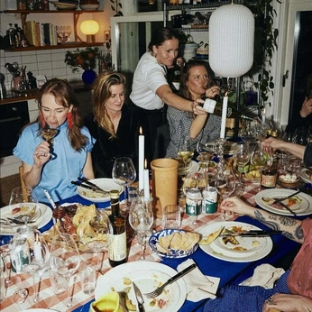 A cover of "Dining" cluster. The owner is lea.matilde. The cluster consists of 22 elements.