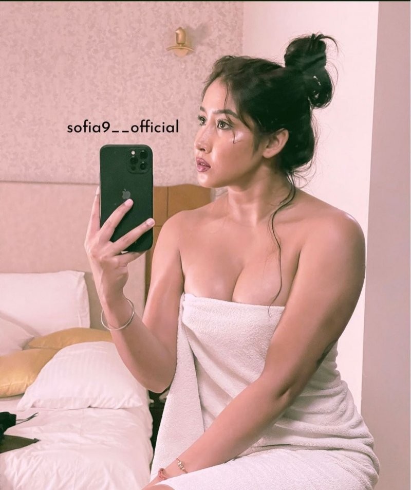 Celebrity Hyderabad Escorts Service ☎+91 9667332769 Le Meridien) Gachibowli 12.9k ꧁((Hyderabad Russian))꧂Call Girls