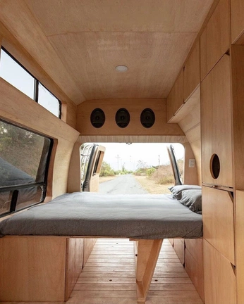 A cover of "van life" cluster. The owner is pyrostudio. The cluster consists of 9 elements.