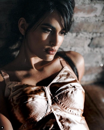 A cover of "MB Cosima 1" cluster. The owner is wtphotography. The cluster consists of 24 elements.