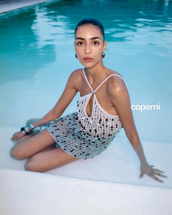 A cover of "photoshoot ideas" cluster. The owner is lohrcykoski. The cluster consists of 2 elements.