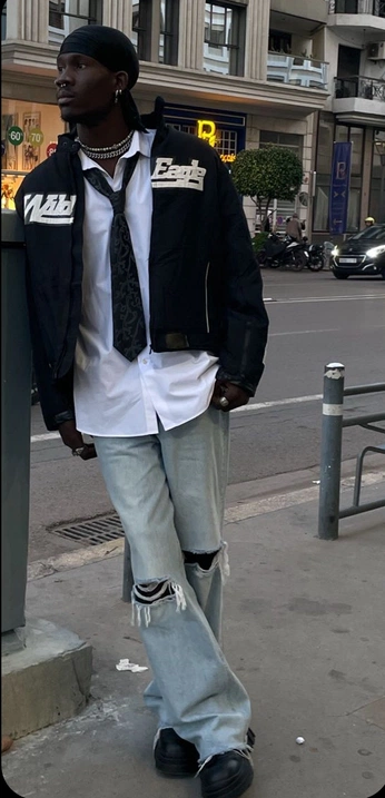 A cover of "Outfit" cluster. The owner is warrio7rs. The cluster consists of 9 elements.